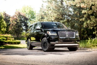 2018 Navigator (extended length) Lincoln Black Label Dest...