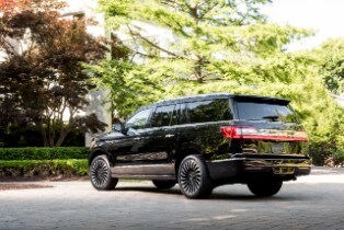 2018 Navigator (extended length) Lincoln Black Label Dest...