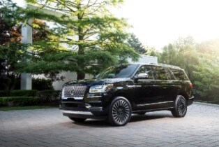 2018 Navigator (extended length) Lincoln Black Label Dest...