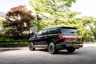 2018 Navigator (extended length) Lincoln Black Label Dest...