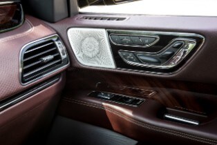 2018 Navigator (extended length) Lincoln Black Label Dest...