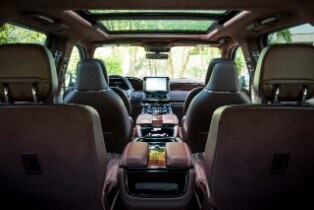 2018 Navigator (extended length) Lincoln Black Label Dest...