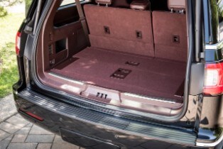 2018 Navigator (extended length) Lincoln Black Label Dest...