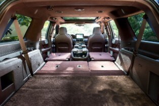 2018 Navigator (extended length) Lincoln Black Label Dest...