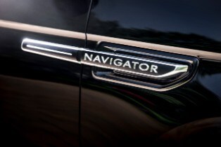 2018 Navigator (extended length) Lincoln Black Label Dest...