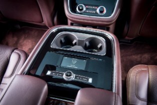 2018 Navigator (extended length) Lincoln Black Label Dest...