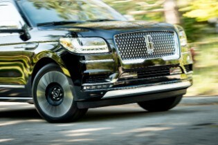 2018 Navigator (extended length) Lincoln Black Label Dest...
