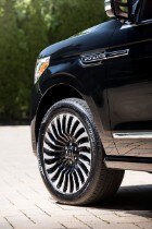 2018 Navigator (extended length) Lincoln Black Label Dest...