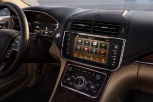 2017 Lincoln Continental interior